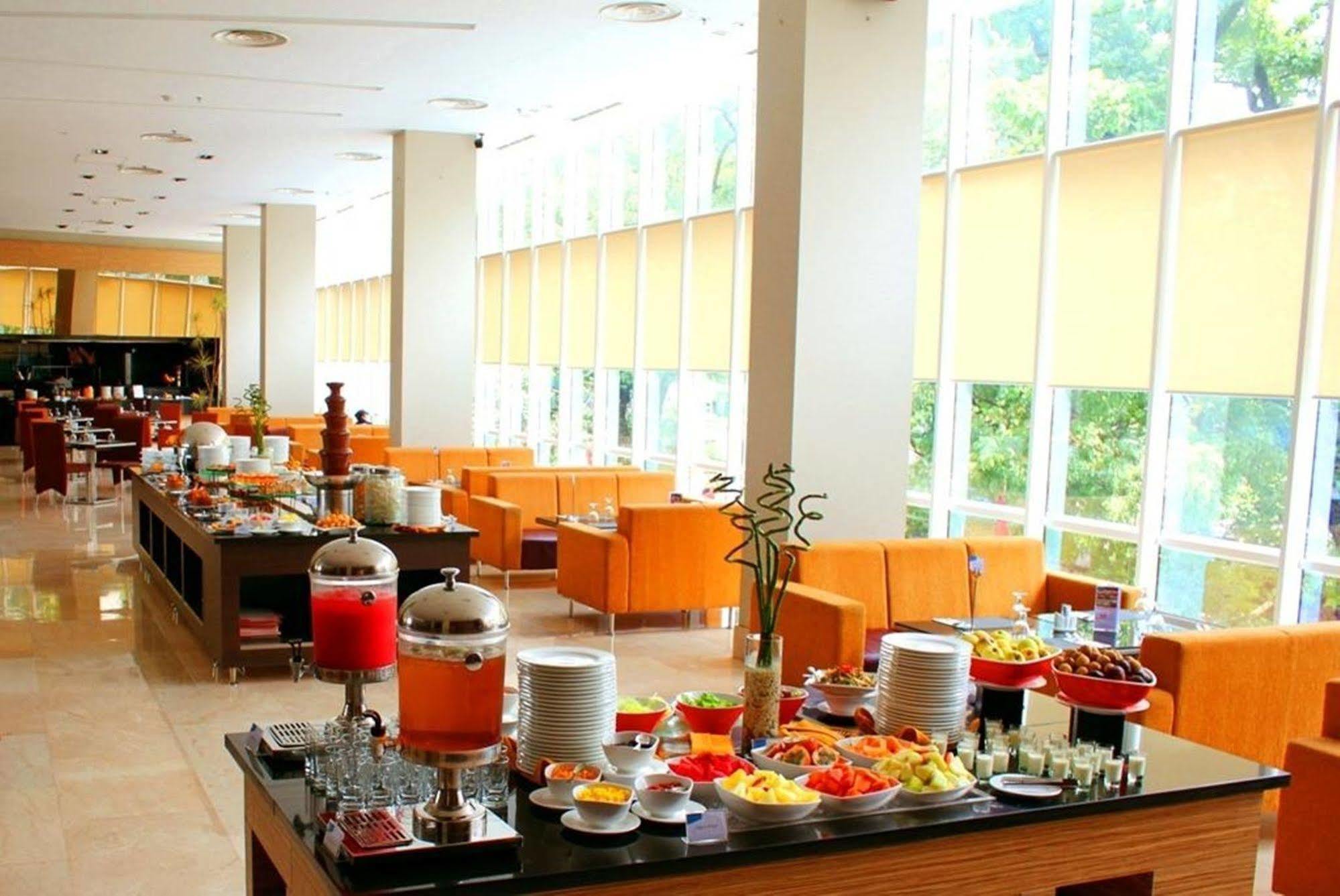 勒克斯顿酒店 万隆 外观 照片